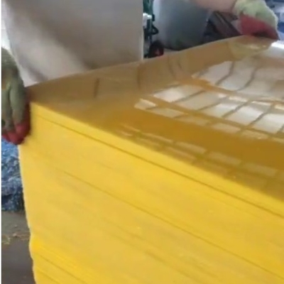 Feuilles de polypropylène solide pour le transport sûr et fiable des bouteilles et des canettes sur palettes