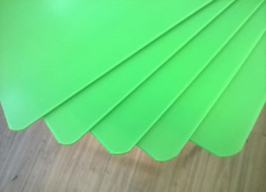 Des feuilles de séparateur en plastique personnalisables avec des propriétés hydrofuges pour des solutions de stockage organisées